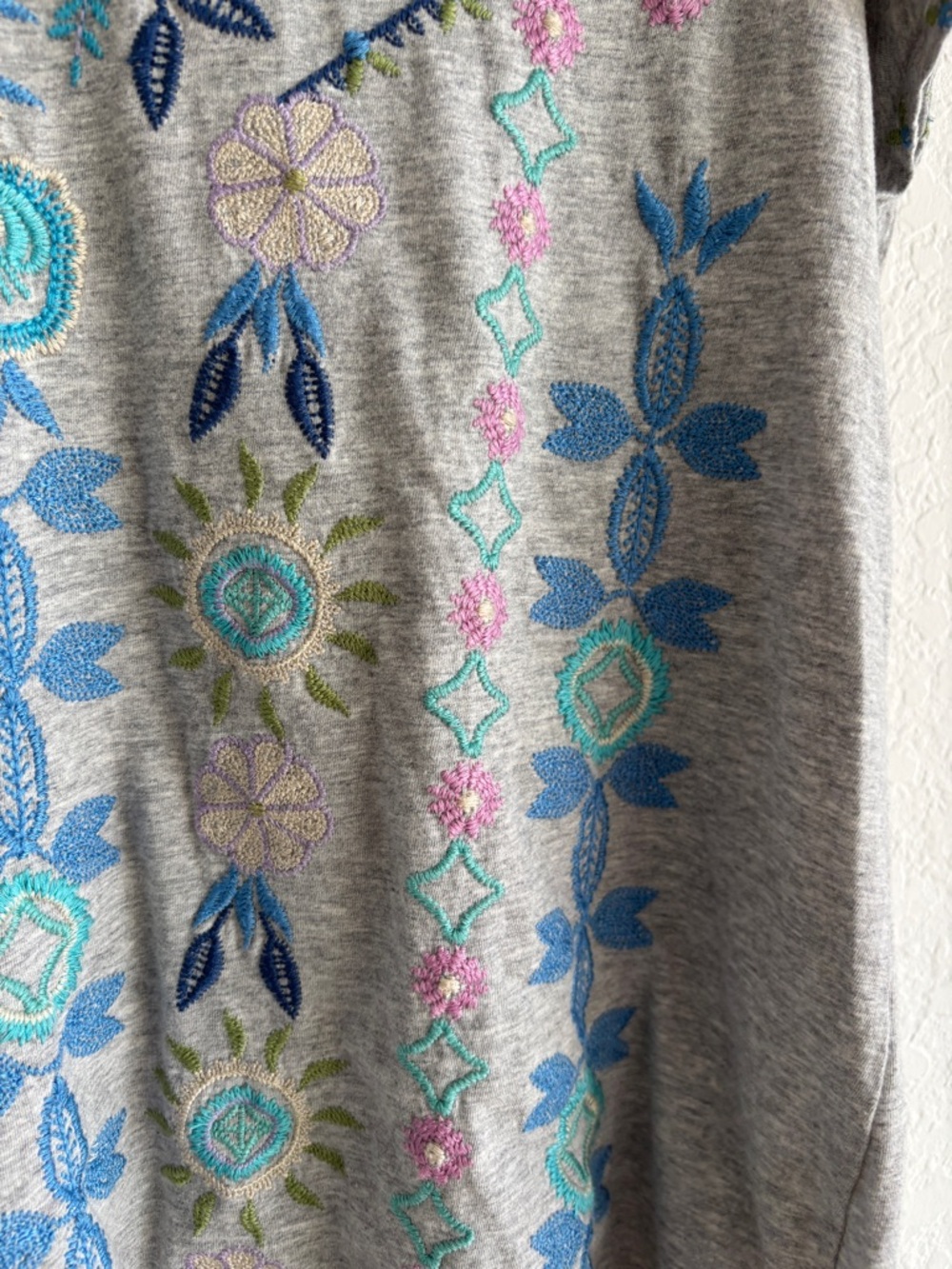 Johnny Was Oriel Embroidered Cotton Flutter Sleeve Top – PXL Petite XL Like New - Picture 12 of 16